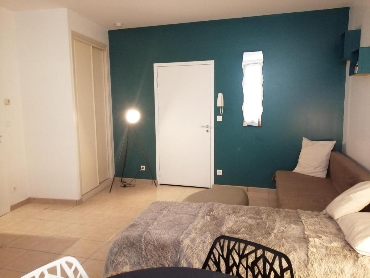 Studio Dans Vieux Magasin 1800 Apartamento Sedan Exterior foto